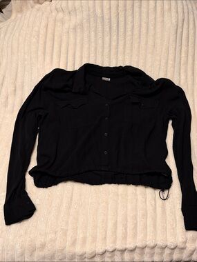 🔴 NO BOUNDARIES Black Button-Up Crop Shirt